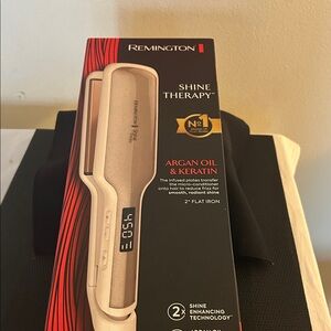 Remington Shine Therapy Flat Iron - Gold and Black NWOT